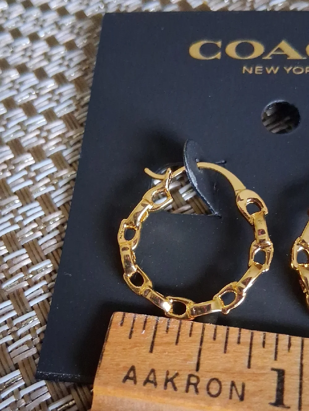 Coach Small Linked C Hoops NWT - Picture 8 of 8